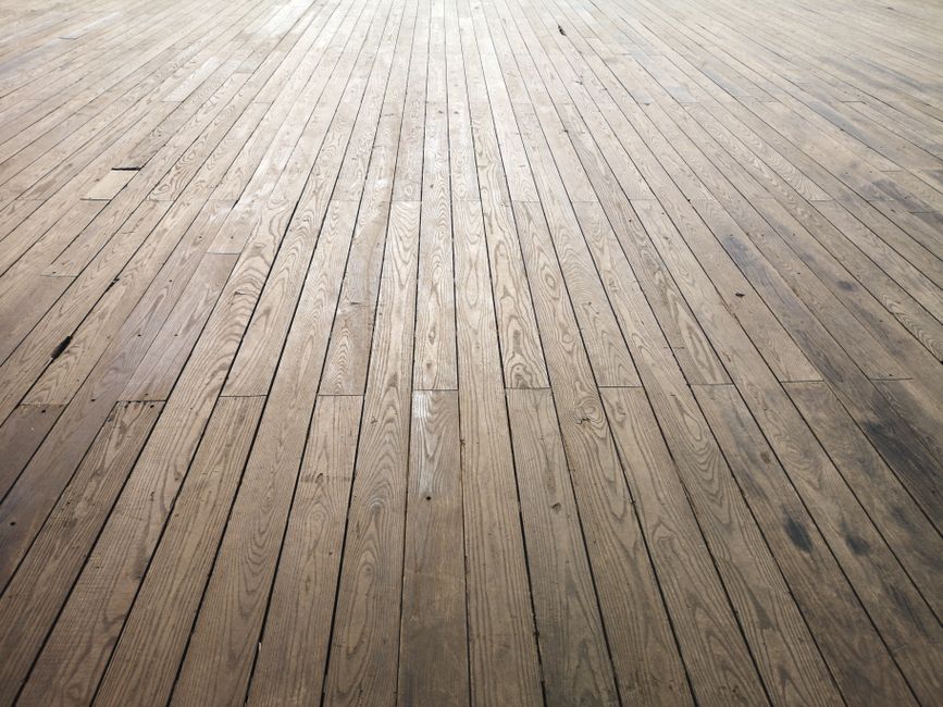 Plancher de bois franc au Québec en 2026 : guide complet, coûts et conseils d’experts