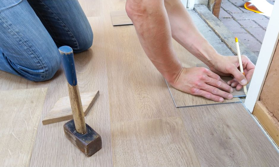 Revêtement de plancher au Québec en 2026 : guide complet, coûts et conseils d&rsquo;experts pour bien choisir