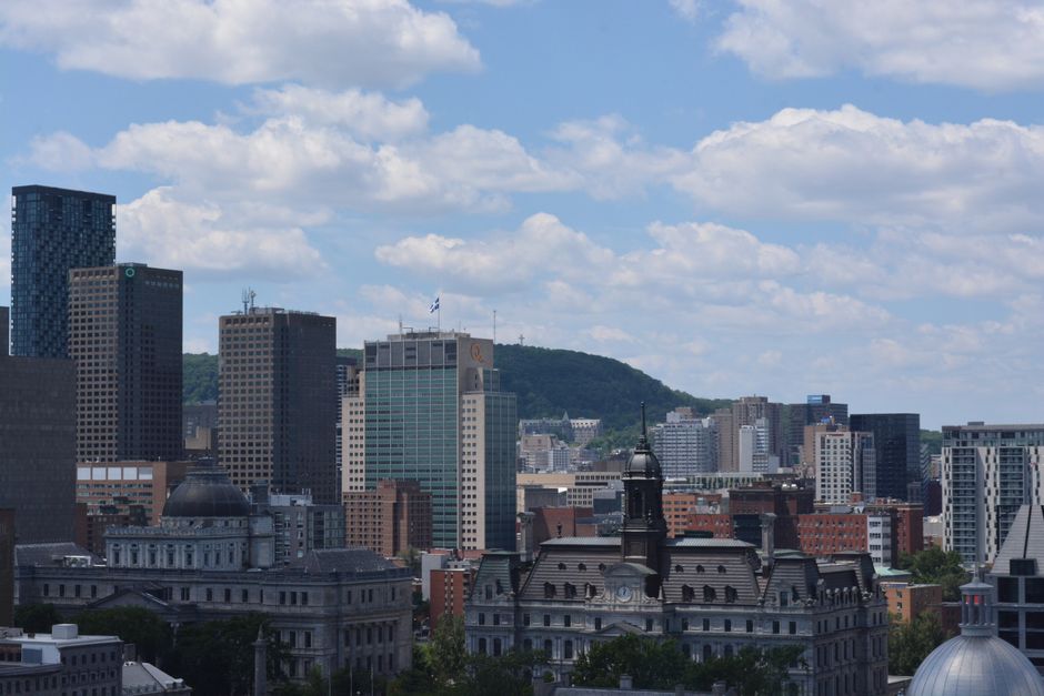 Bureau à domicile au Québec en 2026 : guide complet, coûts et conseils d’experts pour un espace de travail réussi