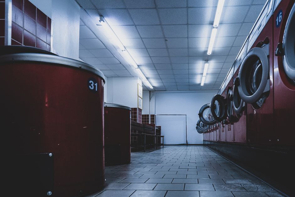 Salle de lavage au Québec en 2026 : guide complet, coûts et conseils d’experts pour un aménagement réussi