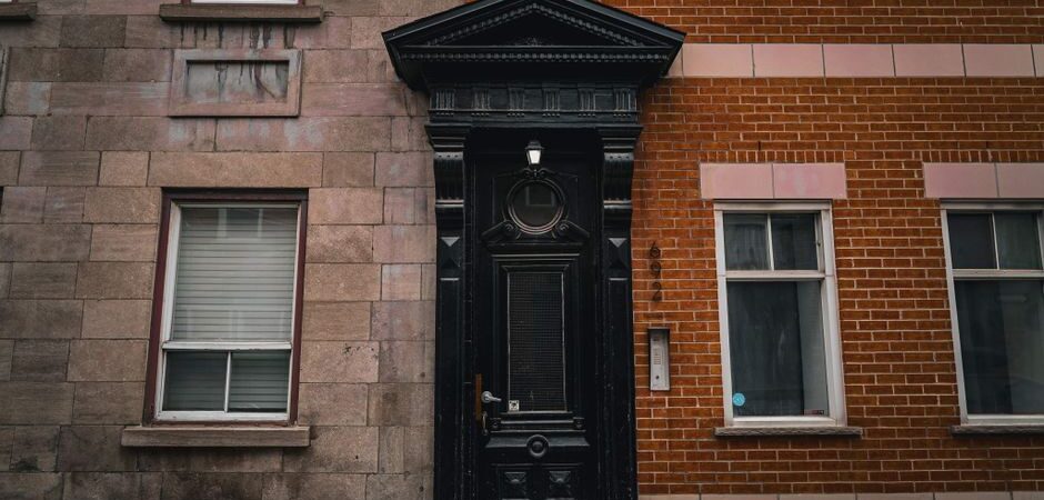 Calfeutrage et coupe-froid au Québec en 2026 : guide complet, coûts et conseils d&rsquo;experts pour une maison bien isolée