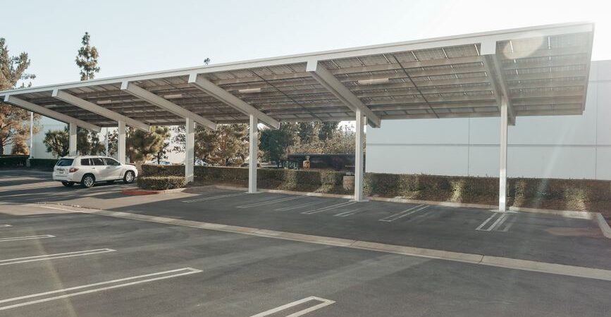 Abris de voiture (carport) au Québec en 2026 : guide complet, coûts et conseils d’experts pour bien choisir