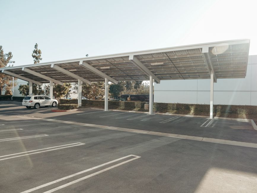 Abris de voiture (carport) au Québec en 2026 : guide complet, coûts et conseils d’experts pour bien choisir